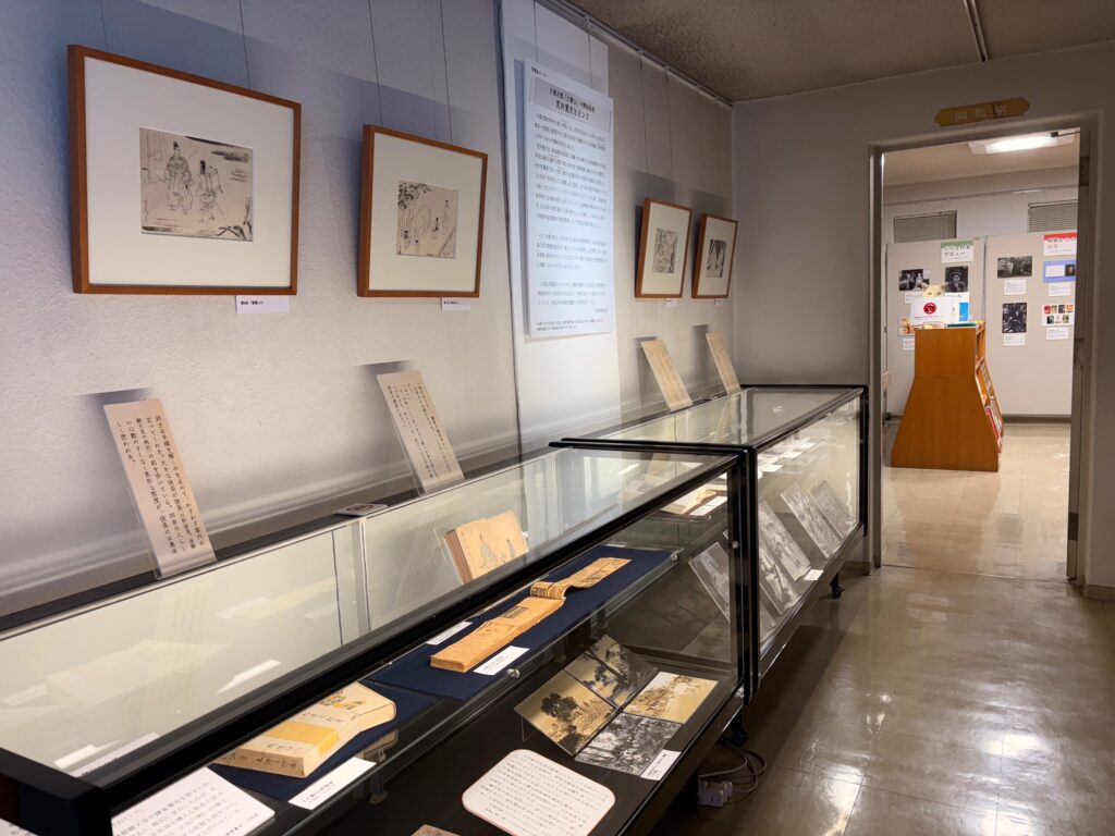 愛蔵品コーナー「大佛次郎『大楠公』の挿絵画家・荒井寛方とインド」の展示風景
